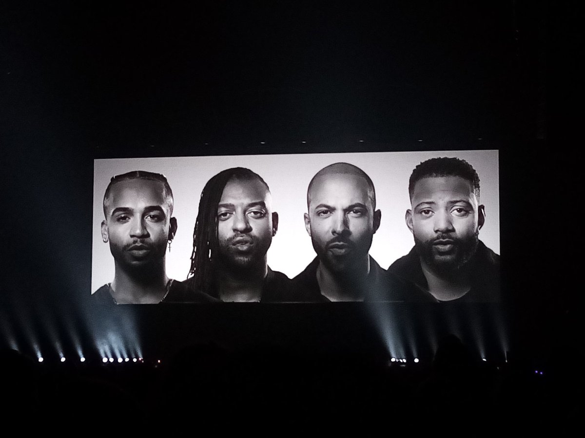 JessTheEmoxx's tweet photo. #JLS in Nottingham 💙❤️💚💛 https://t.co/mhWcuiEcGW
