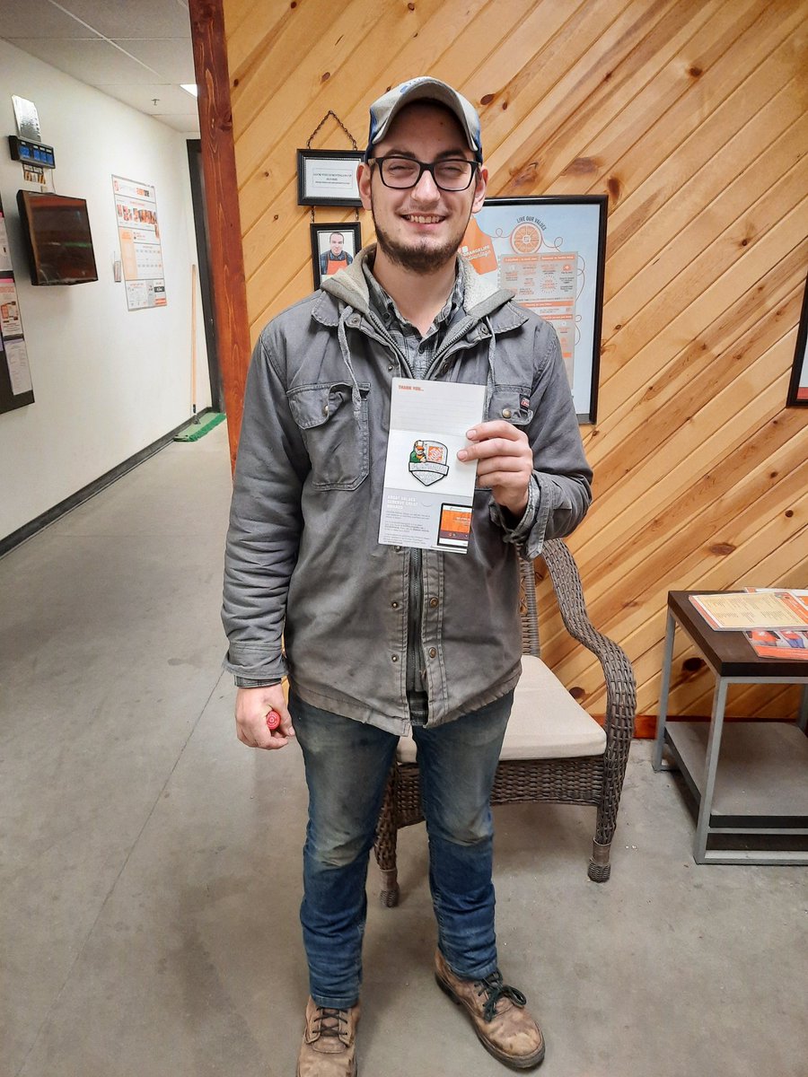 ChuckRoss76's tweet photo. Congratulations Justin on your Platinum milestone award! Great job! @brian_elchert @Crosscheck14 @bryan_greenough https://t.co/3cbX6wedDw