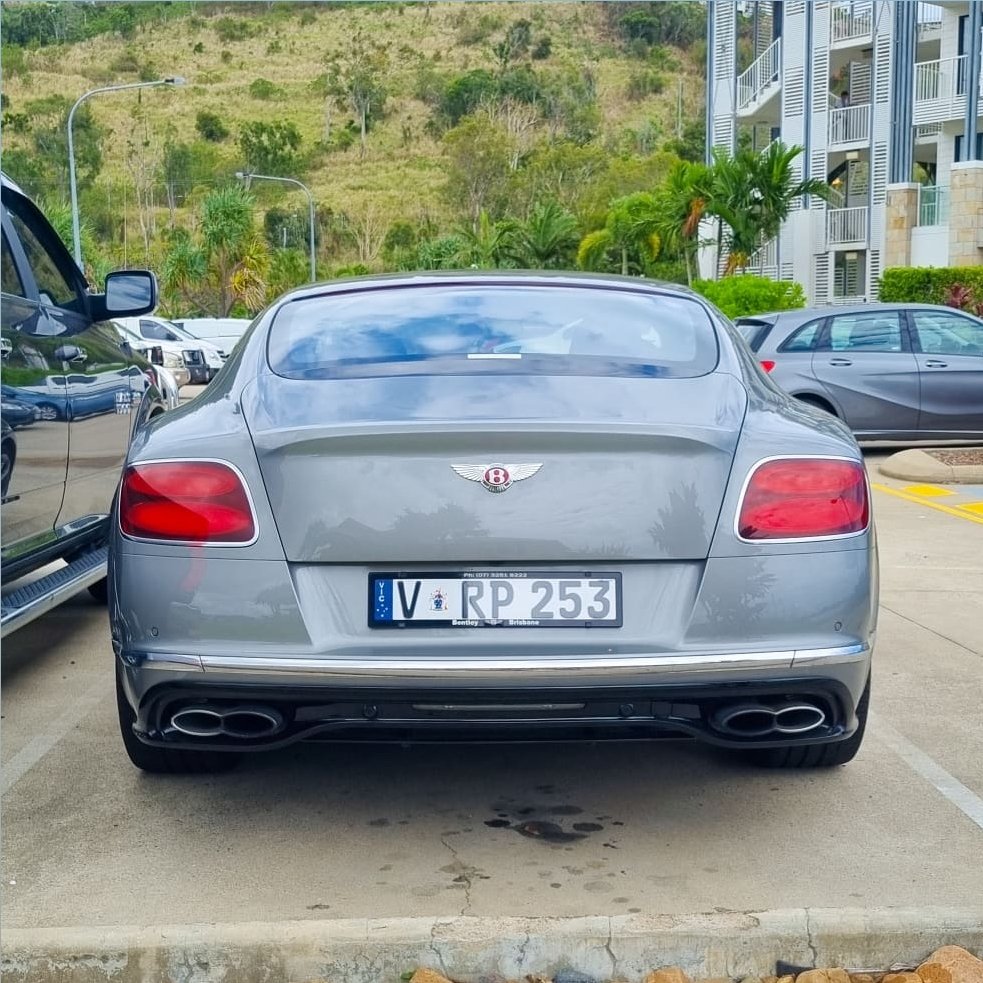 Tyronjarman's tweet photo. Port of Airlie is a typical place to find this Bentley Continental, fits perfectly around all the luxury yachts in the harbour.
.
.
.
#Bentley #bentleycontinental #portofairlie #airliebeach #greatbarrierreef https://t.co/smYEcYpoGu