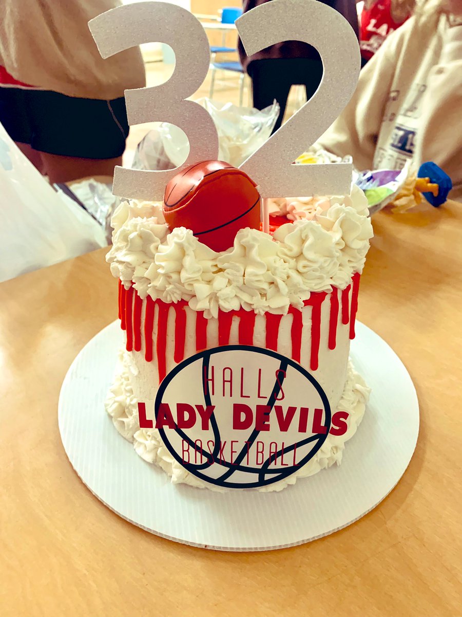 SavHarrison's tweet photo. I kinda like my team….this was a great early birthday surprise!!! 😁🎊🏀 https://t.co/NKJRPDZr9l