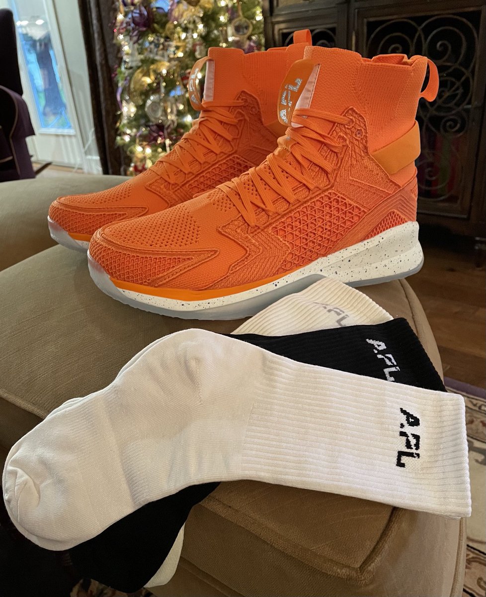 VanFalcon1's tweet photo. My Falcon Flame ⁦@Wright1Tracey⁩ with the right gift for my birthday #65. A little early but she knows recruiting never ends for this ⁦@FalconAlumni⁩ couple. #ThanksDear #Since1977 https://t.co/s9Vg3psR0y