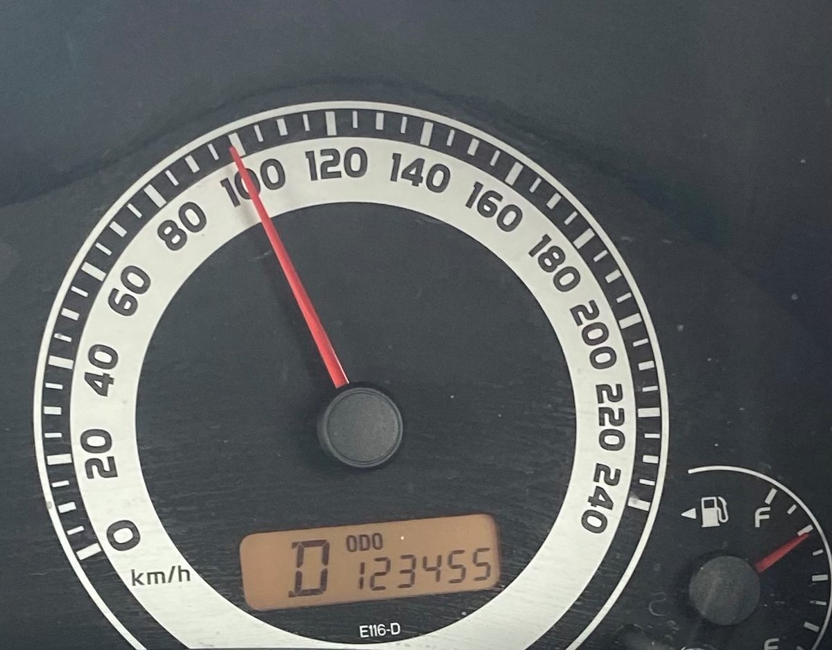 Luc45Walk3r's tweet photo. My Odometer just hit this sequence😀, does anyone else find this super satisfying? 🚦🚙🛑🎯 https://t.co/BQvVcJ2LCM