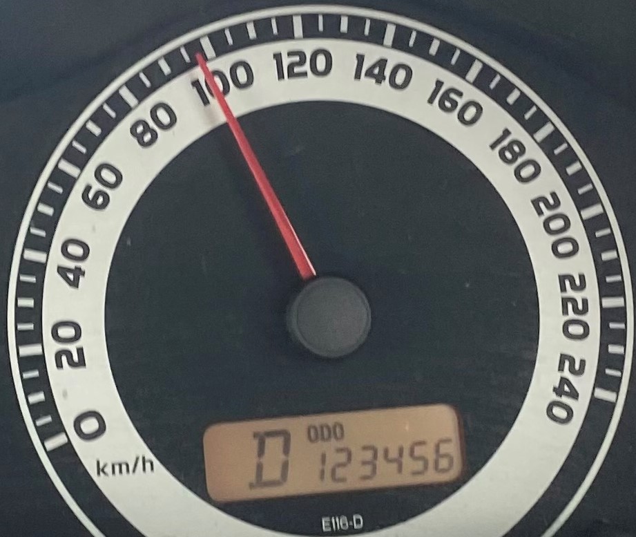 Luc45Walk3r's tweet photo. My Odometer just hit this sequence😀, does anyone else find this super satisfying? 🚦🚙🛑🎯 https://t.co/BQvVcJ2LCM