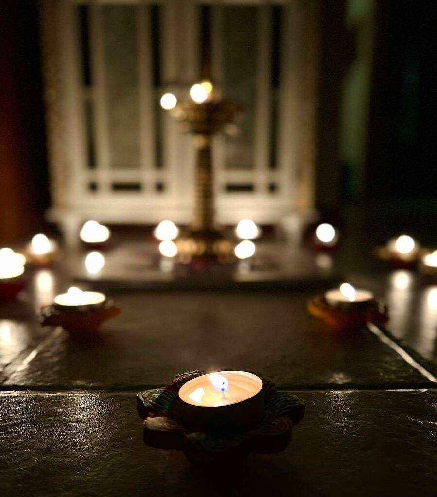 satishev's tweet photo. golden drops
#happykarthigai #karthigaideepam #shotoniphone #diyas #lights #potraitmode #nightlights https://t.co/V3GaXpzV51 https://t.co/TfXSi9K8ij