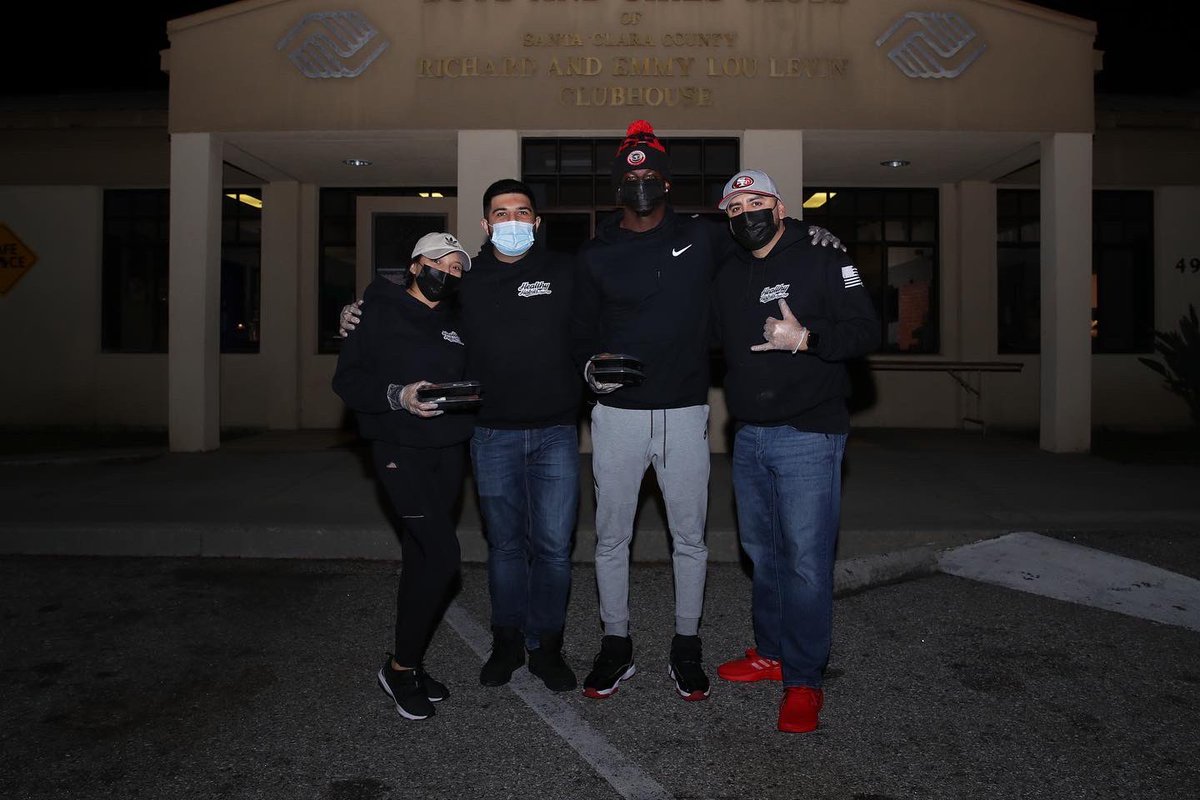 Mannymoseley's tweet photo. It was a blessing for my foundation and I to giveback to the families of @bgclubsv. Grateful for the opportunity to serve and bring thanksgiving to you all! https://t.co/895Dr7iSEH