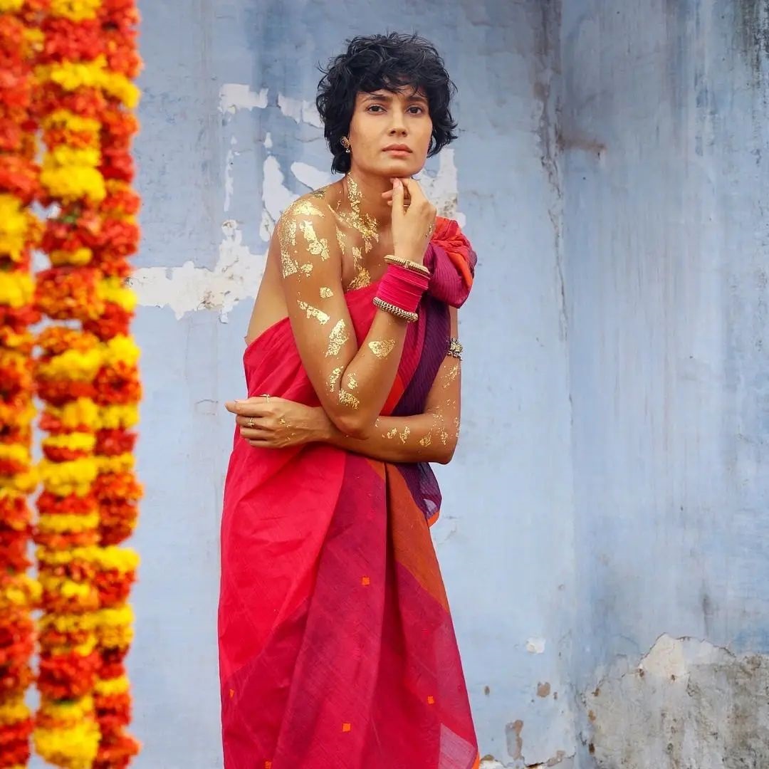 FabindiaMy's tweet photo. Gully Gully | गली गली: Every street has a story 💛 The magical shades of magenta soaked in a plethora of emotions and laden with modern interpretations of traditional wear! Immerse into an aura filled with celebrations and splashed with bling!
#GullyGully #HiddenNooks #Treasures https://t.co/eatTIZAmrp