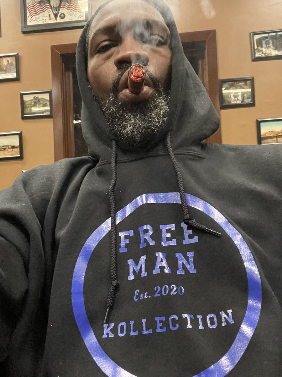 tstig78's tweet photo. Smoke night #freemankollection @_Postman1914 https://t.co/sEd4yxShRx