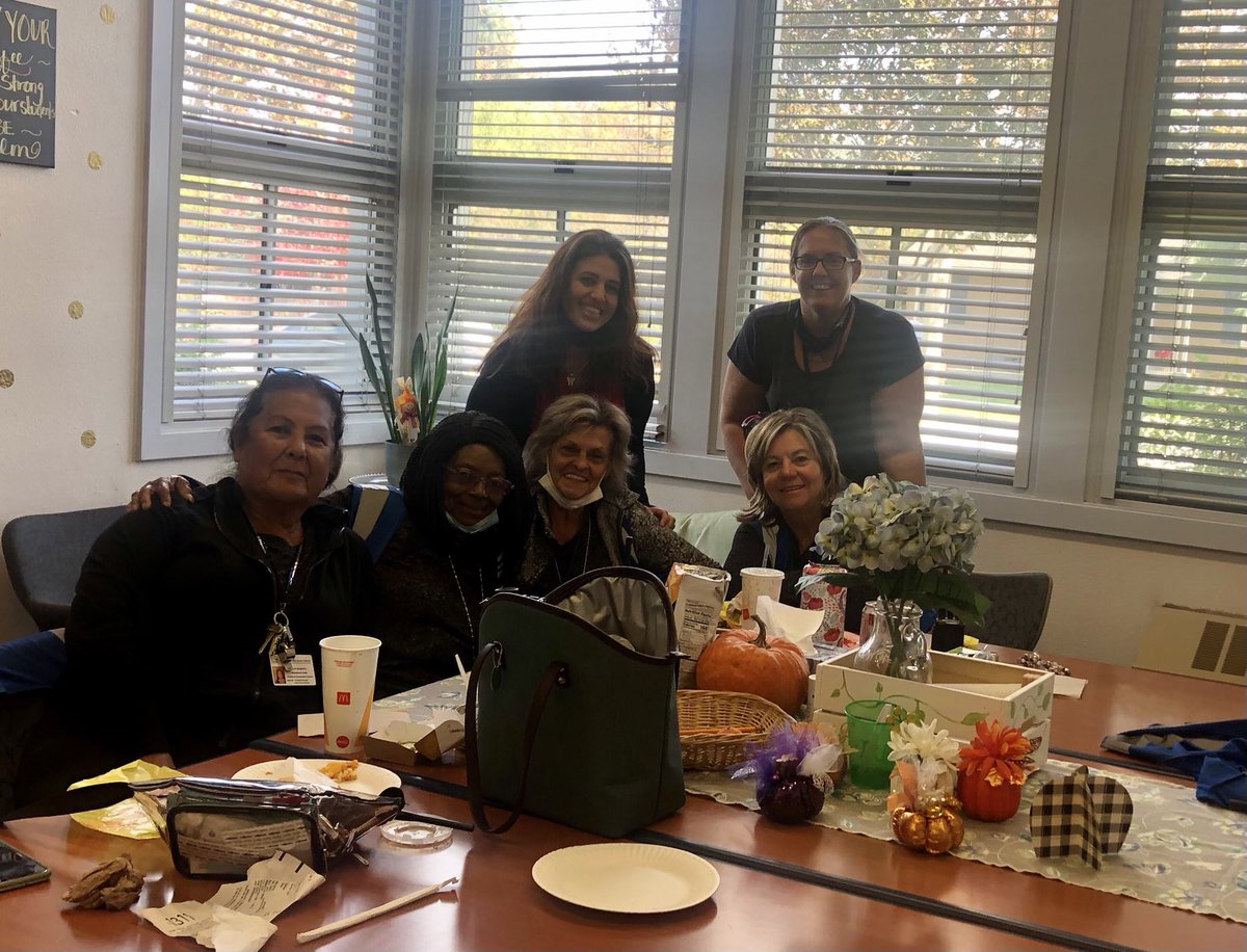 Emerson’s Coachies are such an integral part of our team! Thankful for these fantastic women 💕 #ProudtobeLBUSD