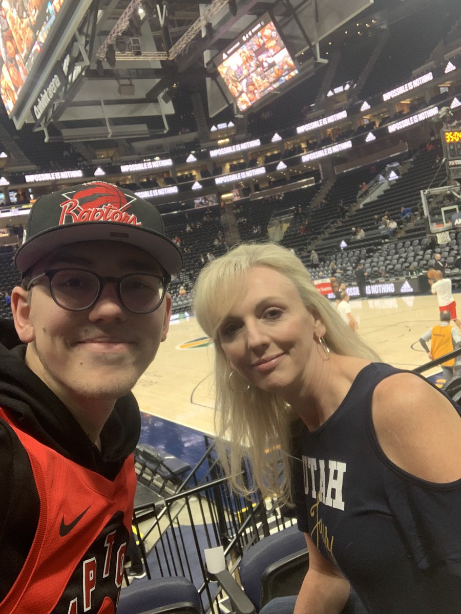 Matt_Slade2's tweet photo. Y’know the vibes came all the way from Arizona to see the raptors. Scottie going for a double double tonight #tangerinefanangle #raptorsfanangle #WeTheNorth https://t.co/mGKvr6VNcW