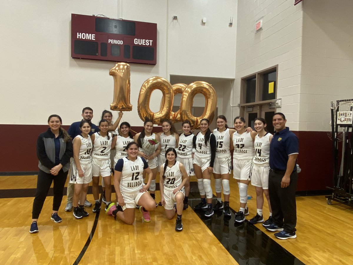 ahs_dawgs's tweet photo. Congratulations kayla in reaching 1,000 points! https://t.co/TOkBQP1Vc1