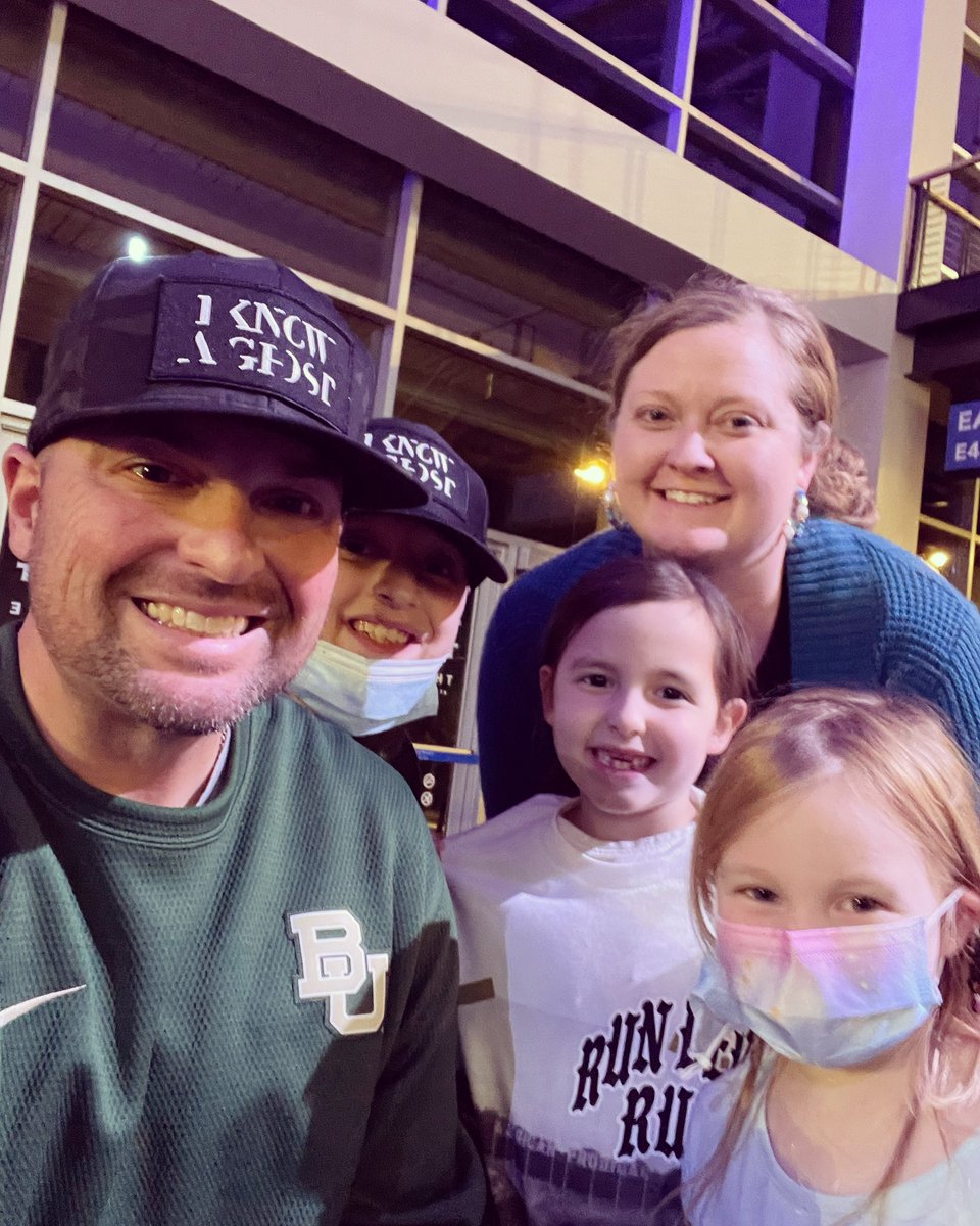 TheDukesterCFB's tweet photo. Family outing to see fellow @Baylor alumni @crowdermusic on his Milk &amp; Honey tour. #GoodGodAlmighty #Rundevilrun #IknowaGhost #SicEm https://t.co/8VBUUFjqxi