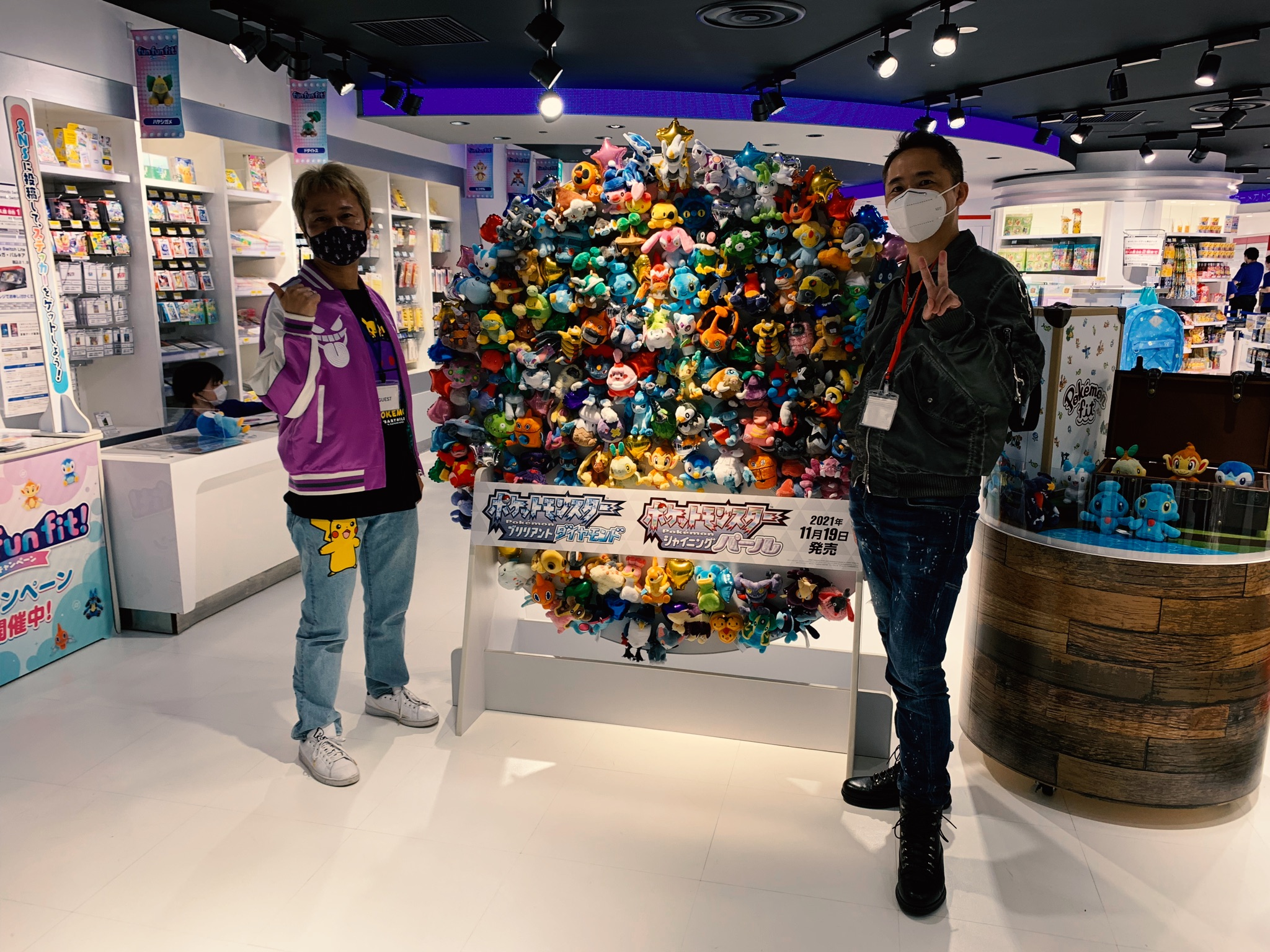 増田順一 Pokemon 本日 ポケットモンスター ブリリアントダイヤモンド シャイニングパール 発売です ポケモンセンターメガトウキョーにて spディレクター植田さんと開発スタッフの皆さんと記念撮影しました ポケモン sp T Co