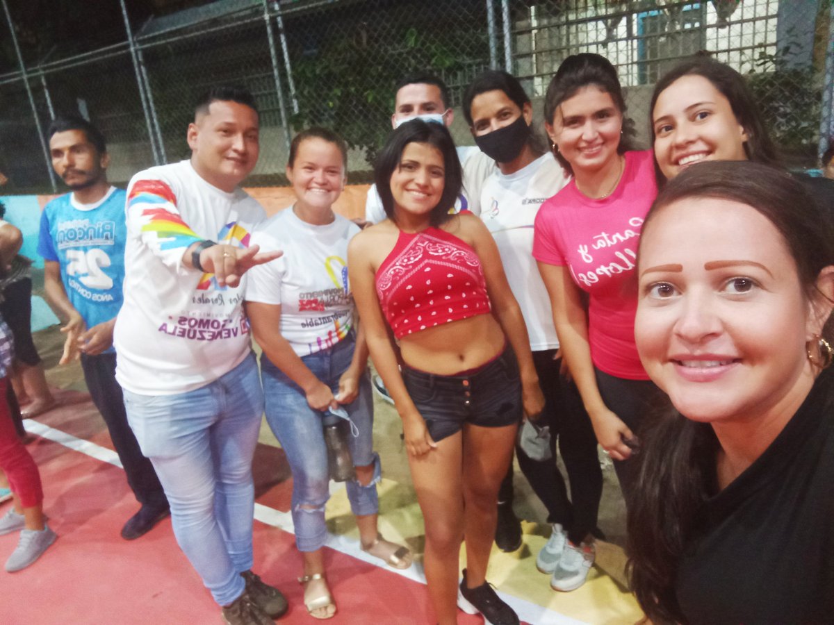 huizavanessa018's tweet photo. Hoy #jueves18 #CierreDeCampana #Merida #MeridaTieneConQue @JEHYSONGUZMAN @EDITHGUER @Carlosrosalespz @CORPOMERIDA_ #SomosVenezuela 🎉👏✌️🇻🇪🥳 https://t.co/gCKxVDdsaA