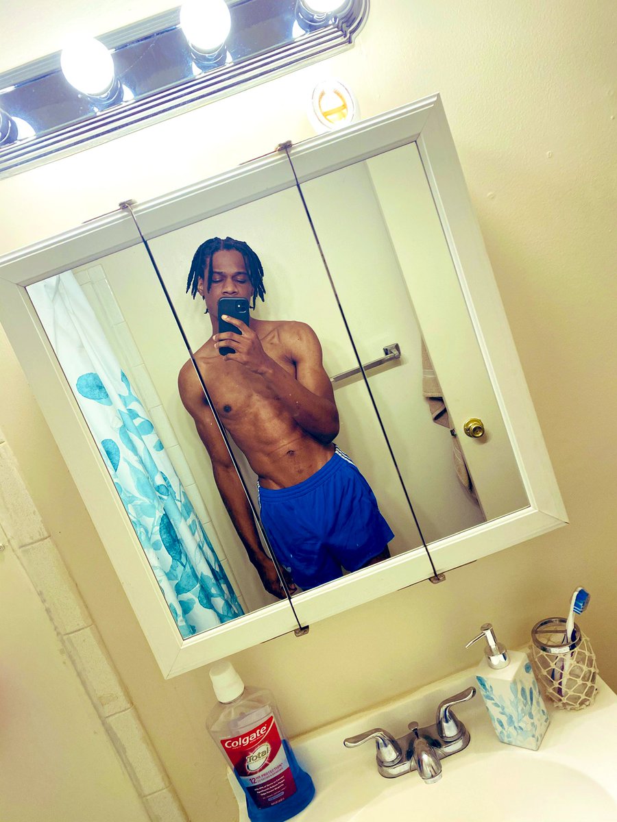 AOkay_'s tweet photo. Some selfies for mama 💙🖤 https://t.co/JmZvcCdpEE