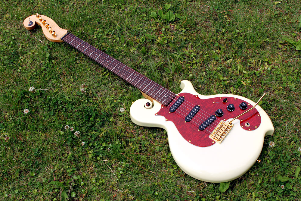 VitaGuitalas's tweet photo. Vita Guitala's quinto guitar ver.014  hand made in Japan. #guitar #ギター #electricguitar #redtigereye　#guitarphotograph https://t.co/3AM6MjWiW1