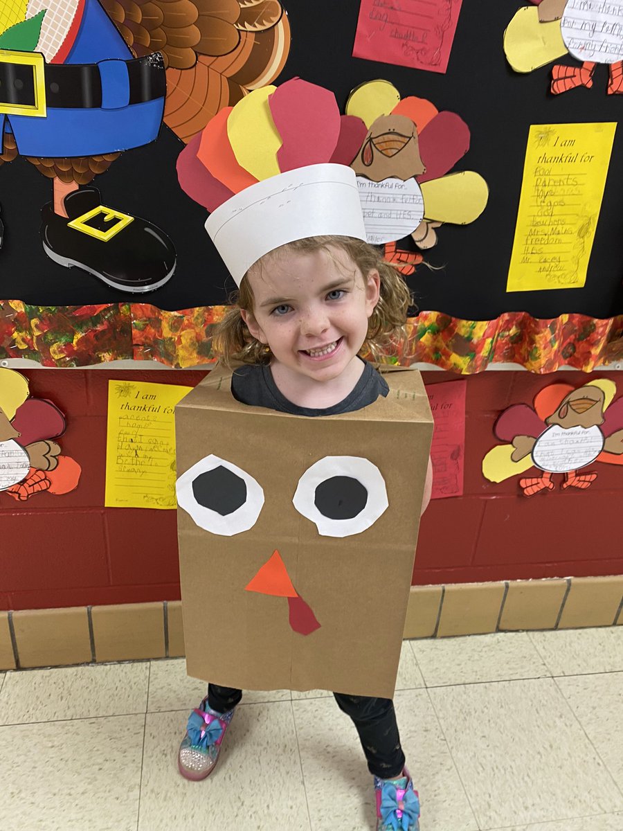 dcwmains's tweet photo. We are very thankful to be learning and enjoying a yummy Thanksgiving meal while watching a rerun of the Thanksgiving Day Parade. @hescubcats https://t.co/h95QuAEvUU