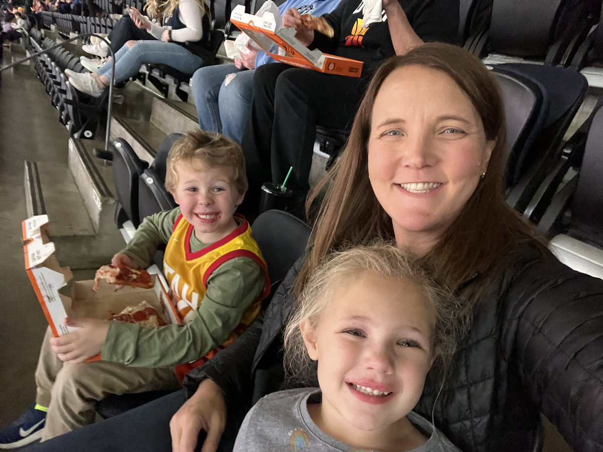 ldethman's tweet image. Teaching them@young to #TakeNote GO JAZZ @utahjazz