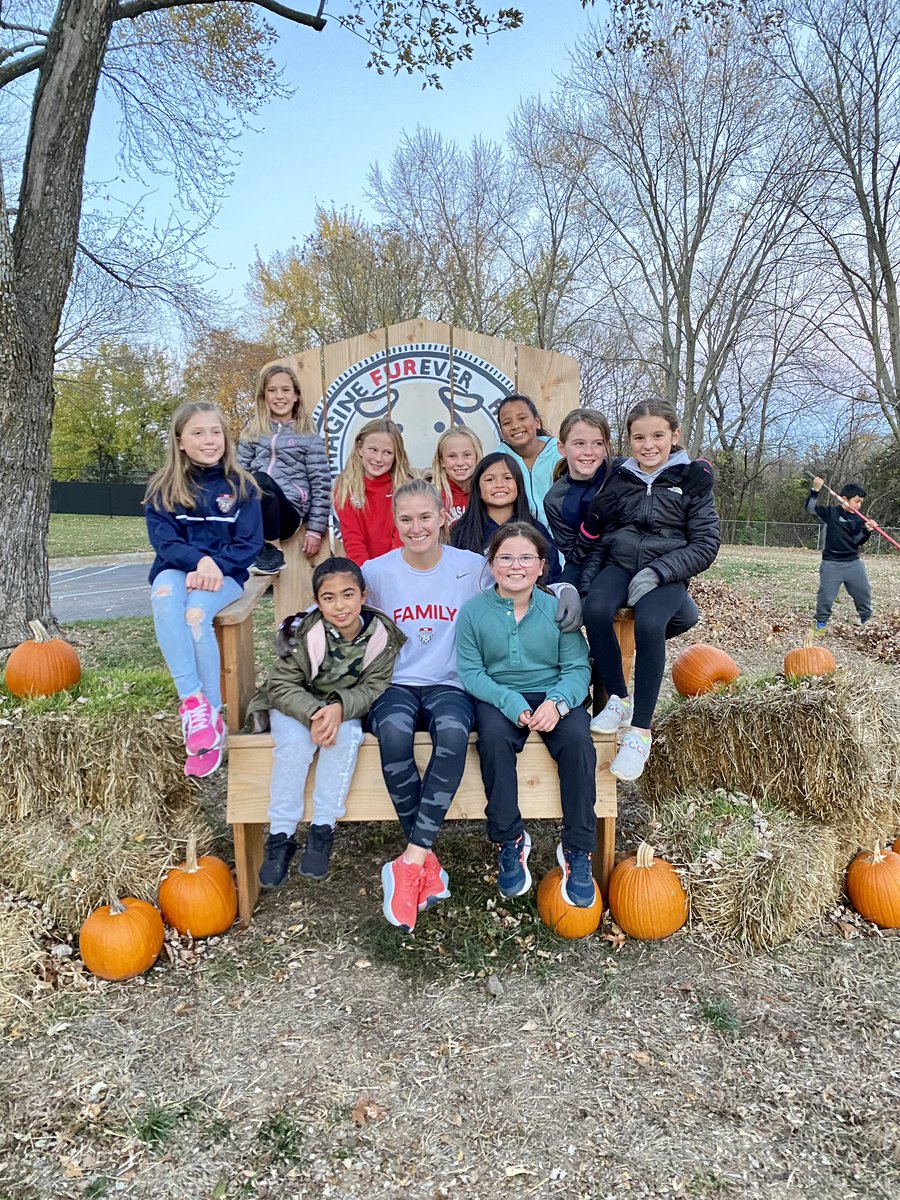KCFusion12GGold's tweet photo. We spent our night at Imagine Furever Ranch tonight volunteering instead of soccer practice! Grounds work &amp; loving on sweet pups makes for a good evening 😍💪🏻🐶 #fusionfamily @kcfusionsc https://t.co/VCj7viN92n