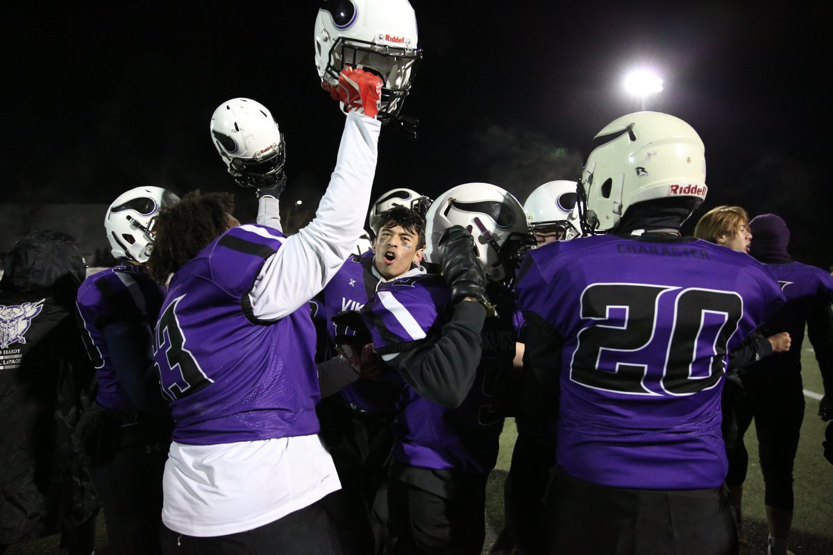 thomasmfriesen's tweet image. Vincent Massey goes 7-0, beating Steinbach 31-23 in the Westman Bowl to cap @The_WHSFL season.