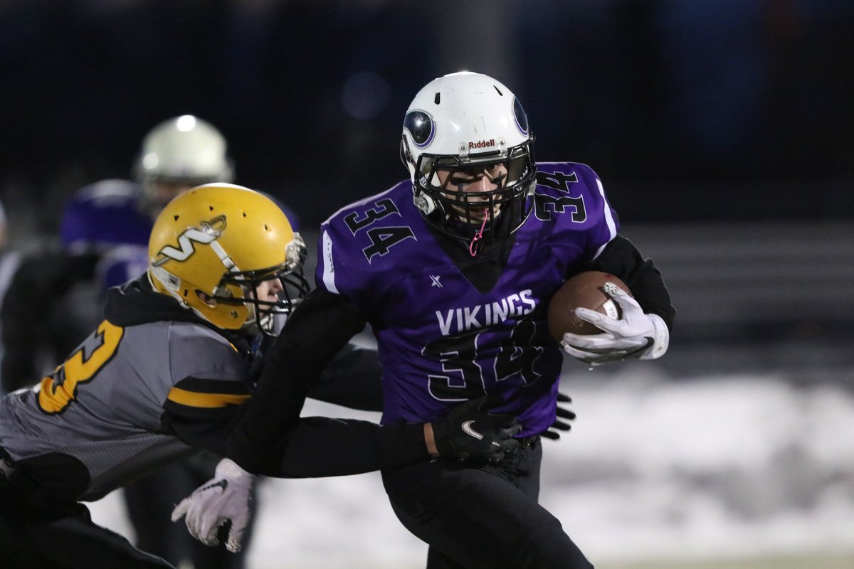 thomasmfriesen's tweet image. Vincent Massey goes 7-0, beating Steinbach 31-23 in the Westman Bowl to cap @The_WHSFL season.