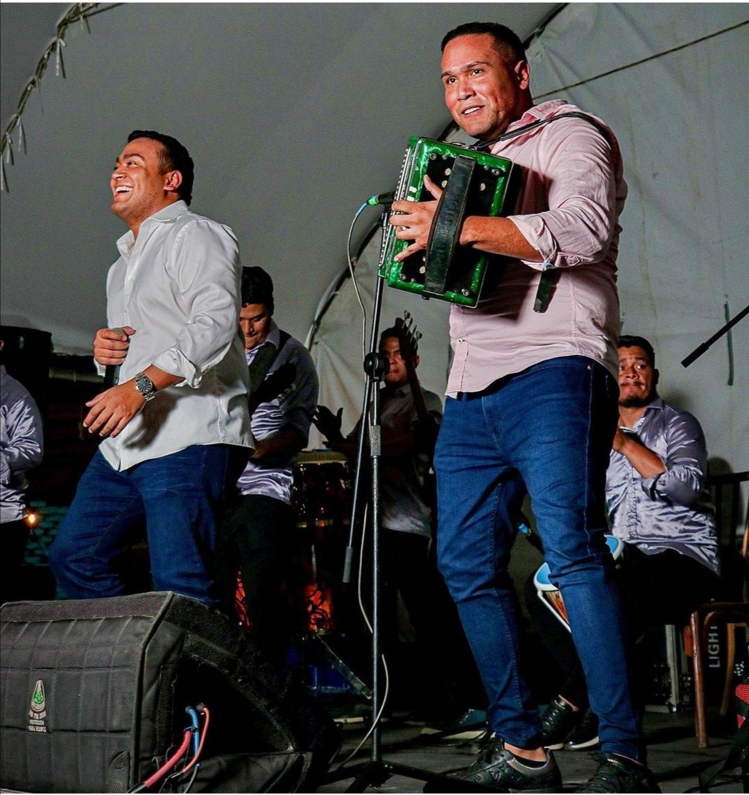 hperezrepresent's tweet photo. #loshermanosminidola https://t.co/MhlImUYDh6