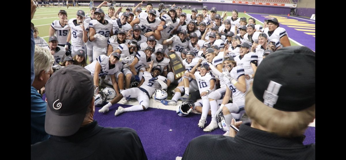 lc_ftbll's tweet image. Fight Finished.

For the first time in school history, the #LCTitans are bringing home the #iahsfb state championship!