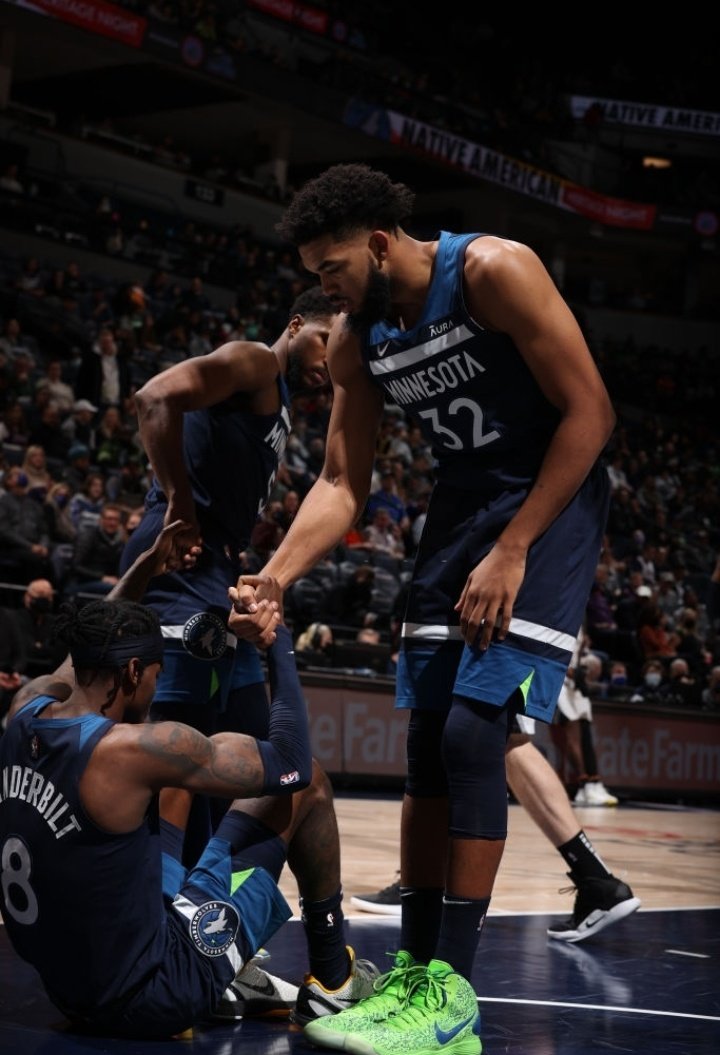 KAT32_BR's tweet photo. Intervalo!

#RaisedByWolves 66 x 53 #GoSpursGo

Os números do KAT até aqui:

19 pontos
4 rebotes
4 assistências
75% FG https://t.co/7852TmYUWo