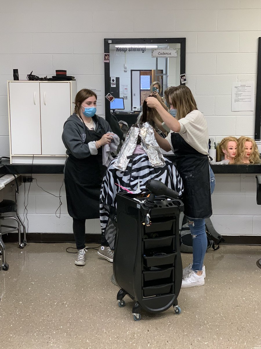 Fore_CHSCosmo's tweet photo. Loving this transformation 💙 @mcps_va @CHSBlueDemons https://t.co/otlY3LJoXI