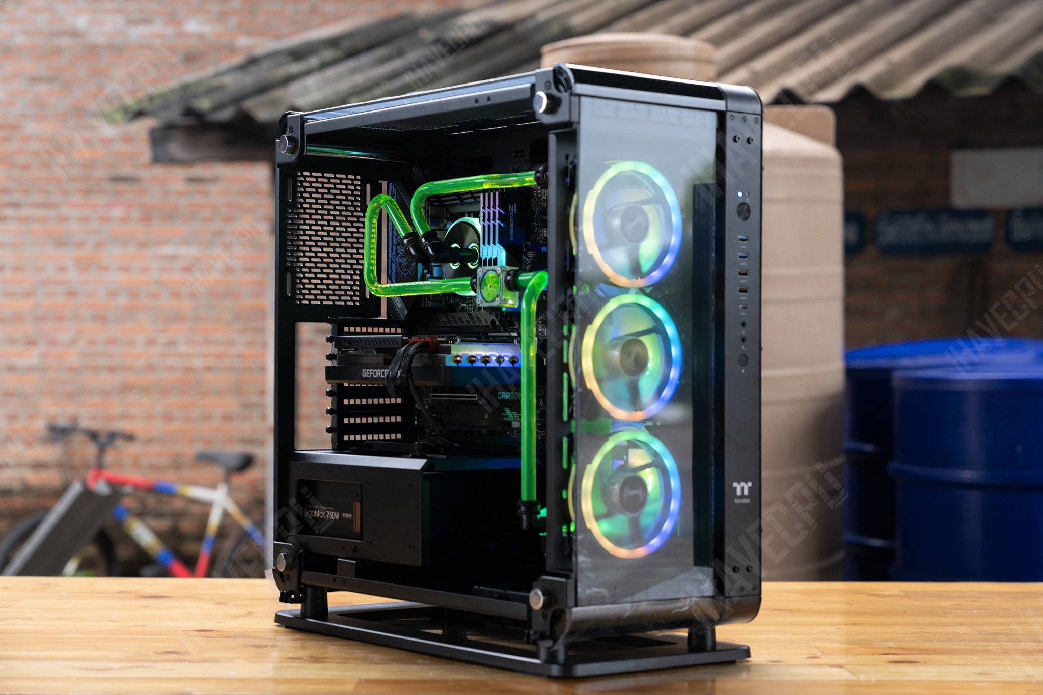 Thermaltake Core P6 TG -Black- オープンフレーム型に Thermaltake Core P6 TG -Black- オープンフレーム型に