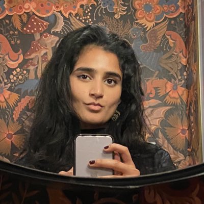 orangejumper2's tweet photo. #NewProfilePic phone upside down cuz i am a drunk photographer https://t.co/jmAl9YVCYh