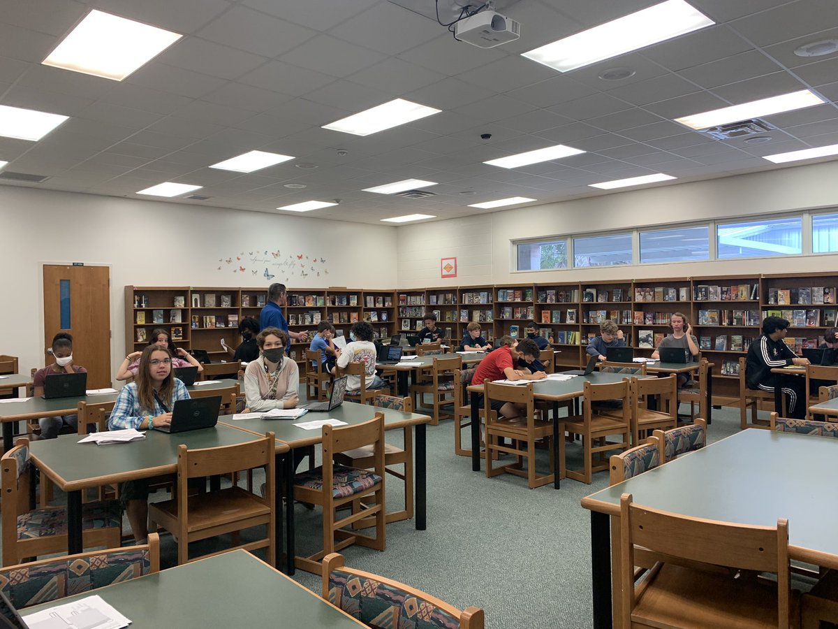HinsonCenter's tweet photo. @Hinson110 @HinsonHurrican1 Today, Mr. Vetter’s Social Studies classes are learning how to use Gale Middle School and Britannica School from VPortal’s Library Resources for SS projects! https://t.co/f64RONSYH4