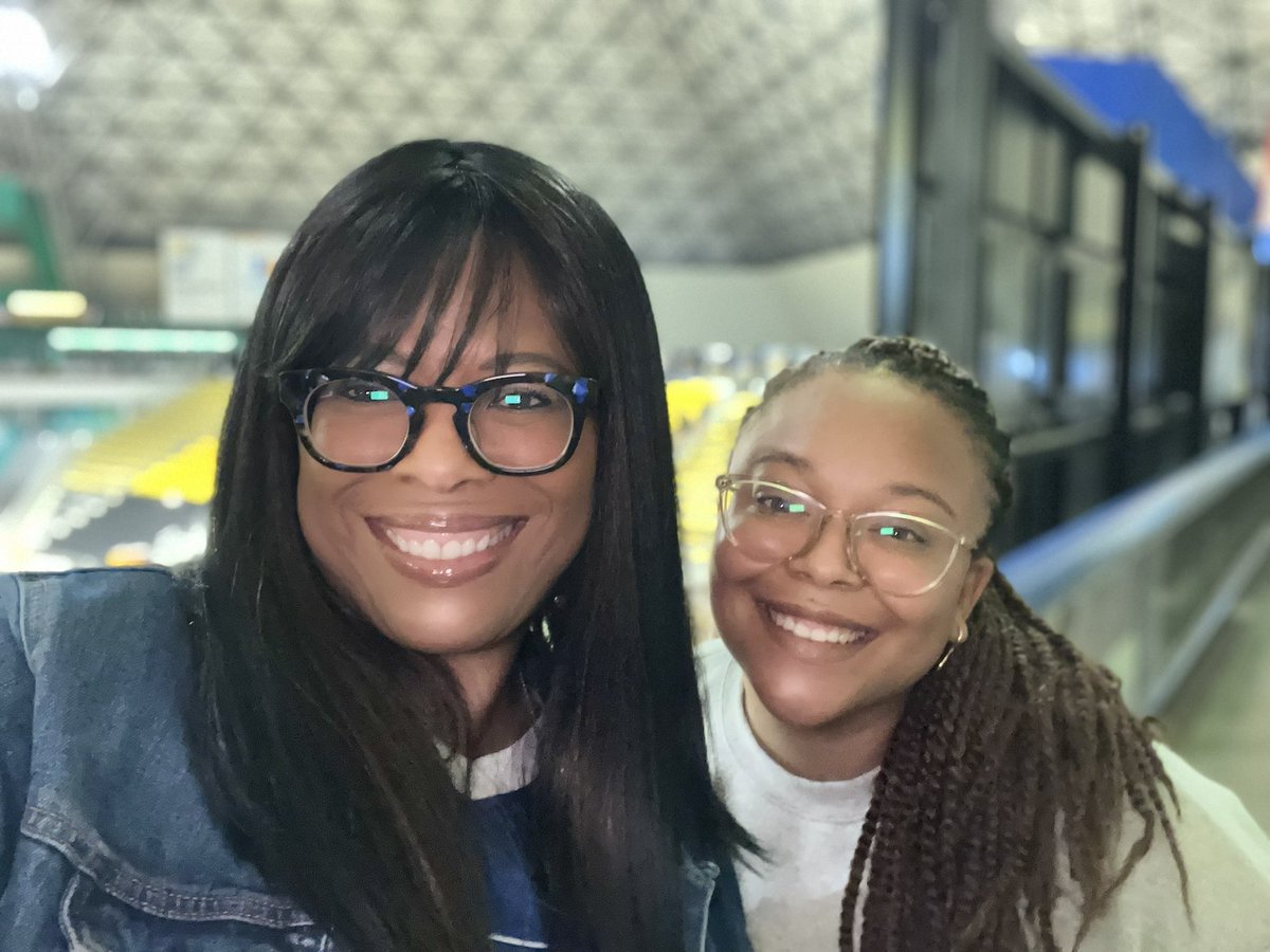 castellamusic's tweet photo. Singing again tonight in my Warby Parkers!! #WarbyParker  #AnthemSinger #DenimJacketSinger #Ilovesinging #GoBeach #CSULB #CSULBAlum #OneBeach #Blessed https://t.co/GVQfQllOGB
