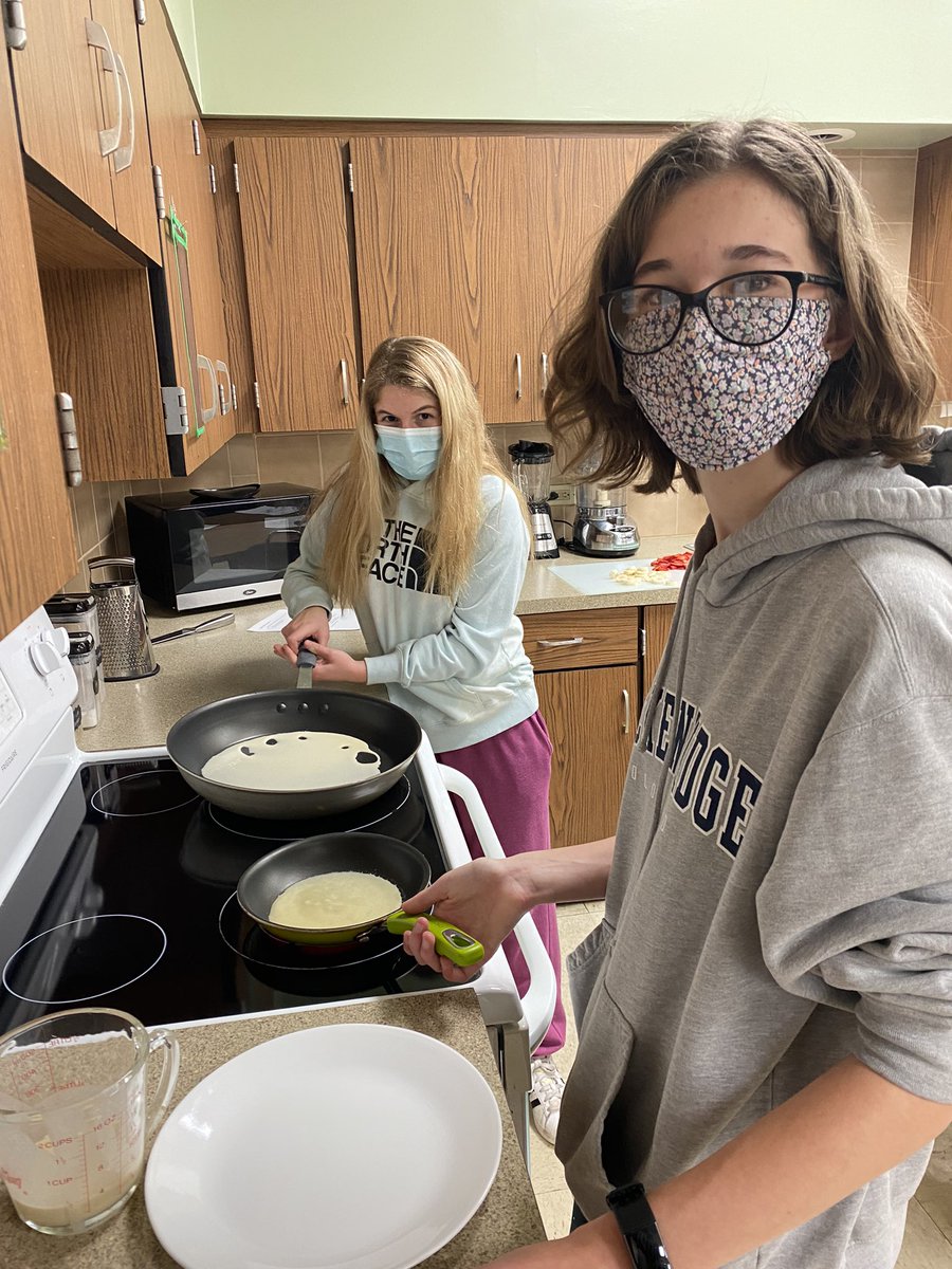 #LVilleFrench club making crêpes #délicieux #D128daring #global #doers