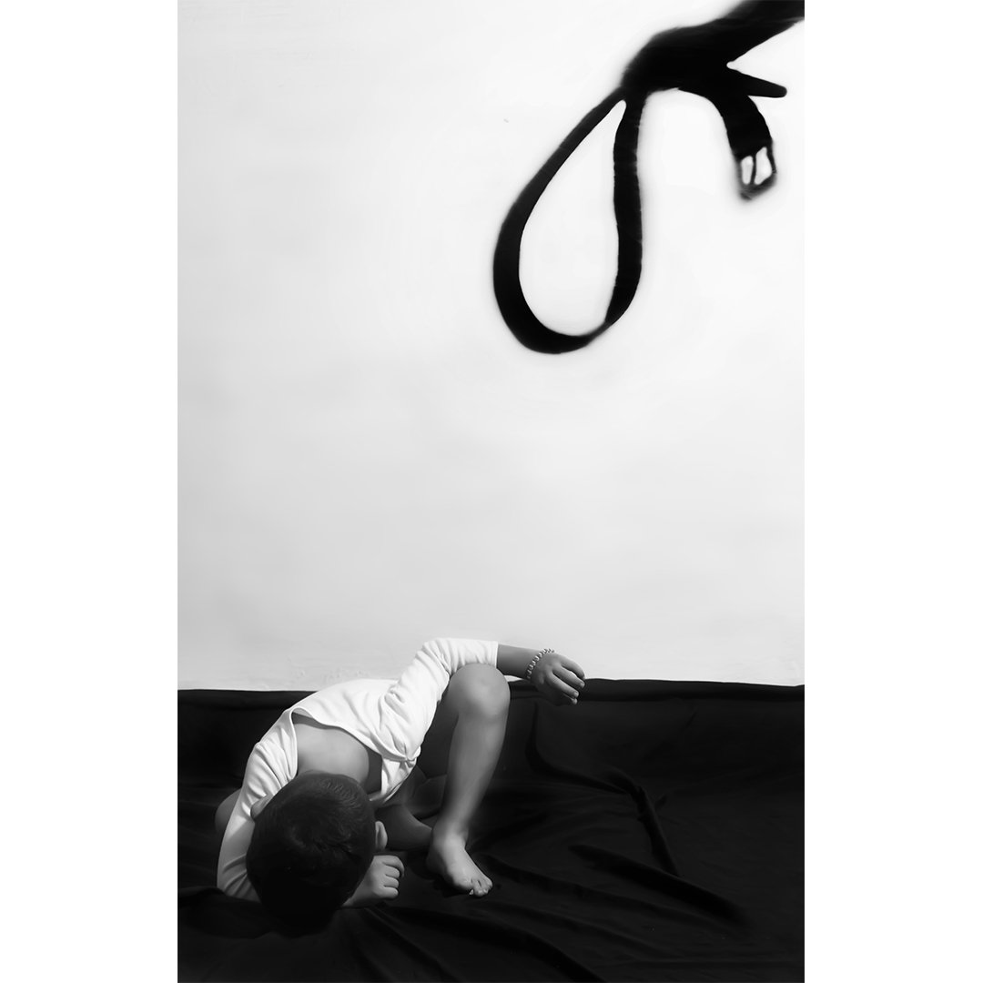 janynodaphotog1's tweet photo. Hace un tiempo que hice esta foto, fue mi prueba final en el curso de apreciación en la @efchabana, no la había publicado y apenas mostrado no sé por qué pero la quice guardar para mí...
#fotografia #arte #blackandwhite #efch #cuba #noalaviolencia #composicion  #apreciacion https://t.co/Ktr6azLElL