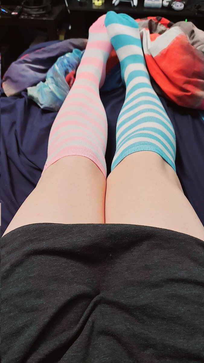 RoseyNekoha's tweet photo. Happy #ThighHighThursday everyone here's some comf comf photos I took lastnight~๐ #comfsquad https://t.co/nYfguiel2i