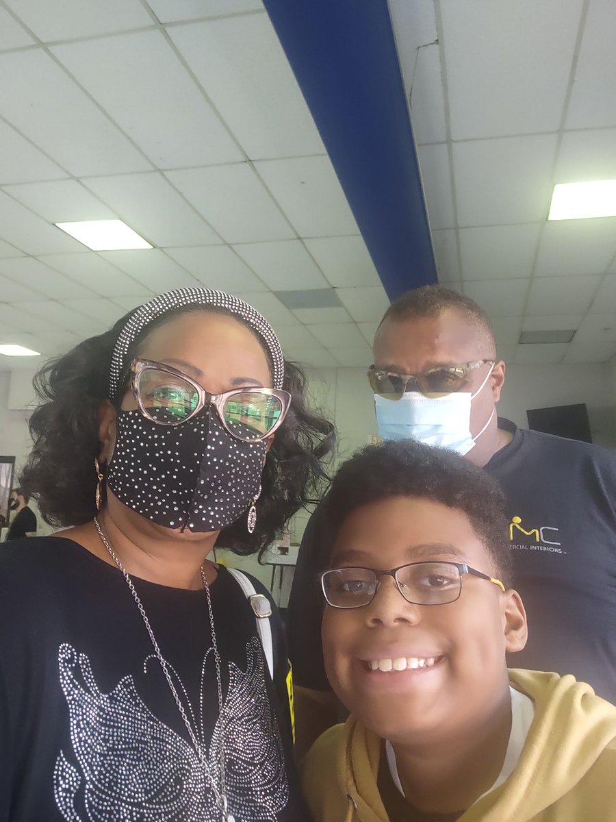 Celebrating Parents today with a delicious thanksgiving meal served by our Cafe - parents and scholars enjoyed the time together - LSGA parents, thank you for being involved!
#NationalParentalInvolvementDay