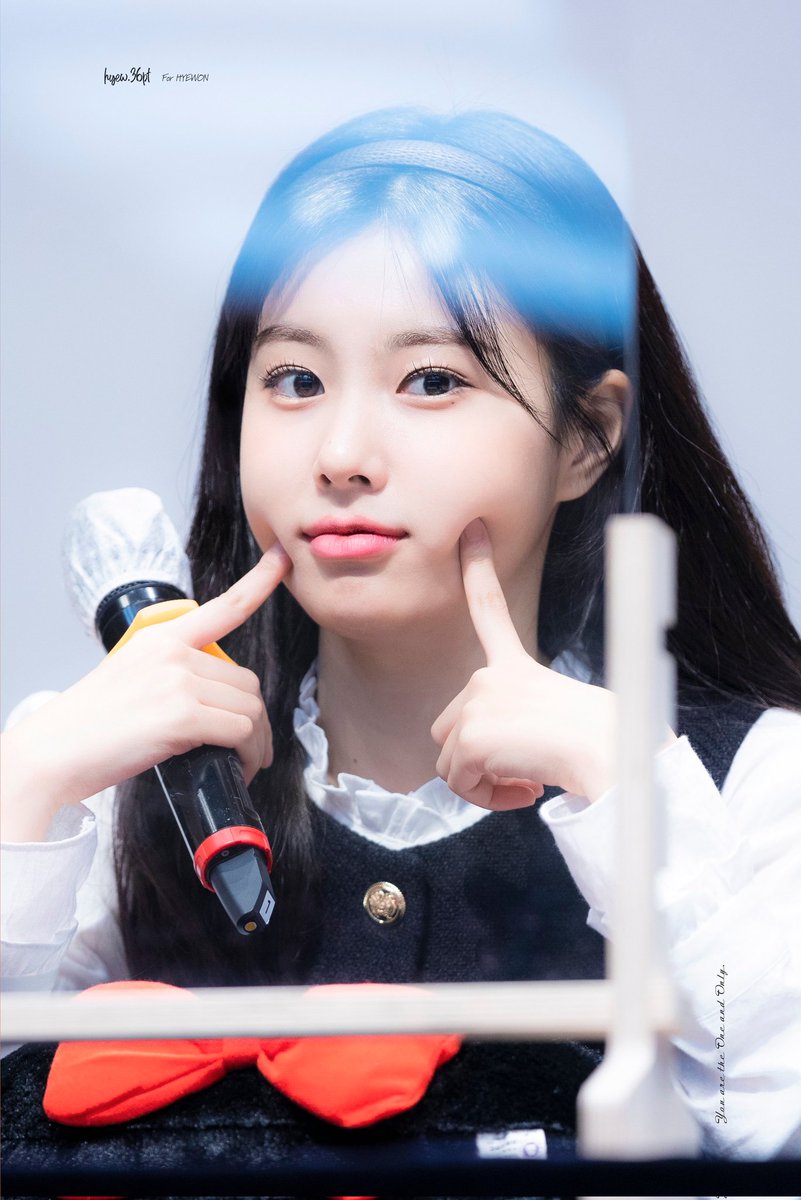 ofHyeci's tweet photo. Happy fri-yay, hyectuals! Do you miss me? 🥺❤ https://t.co/fklLZzQYe2