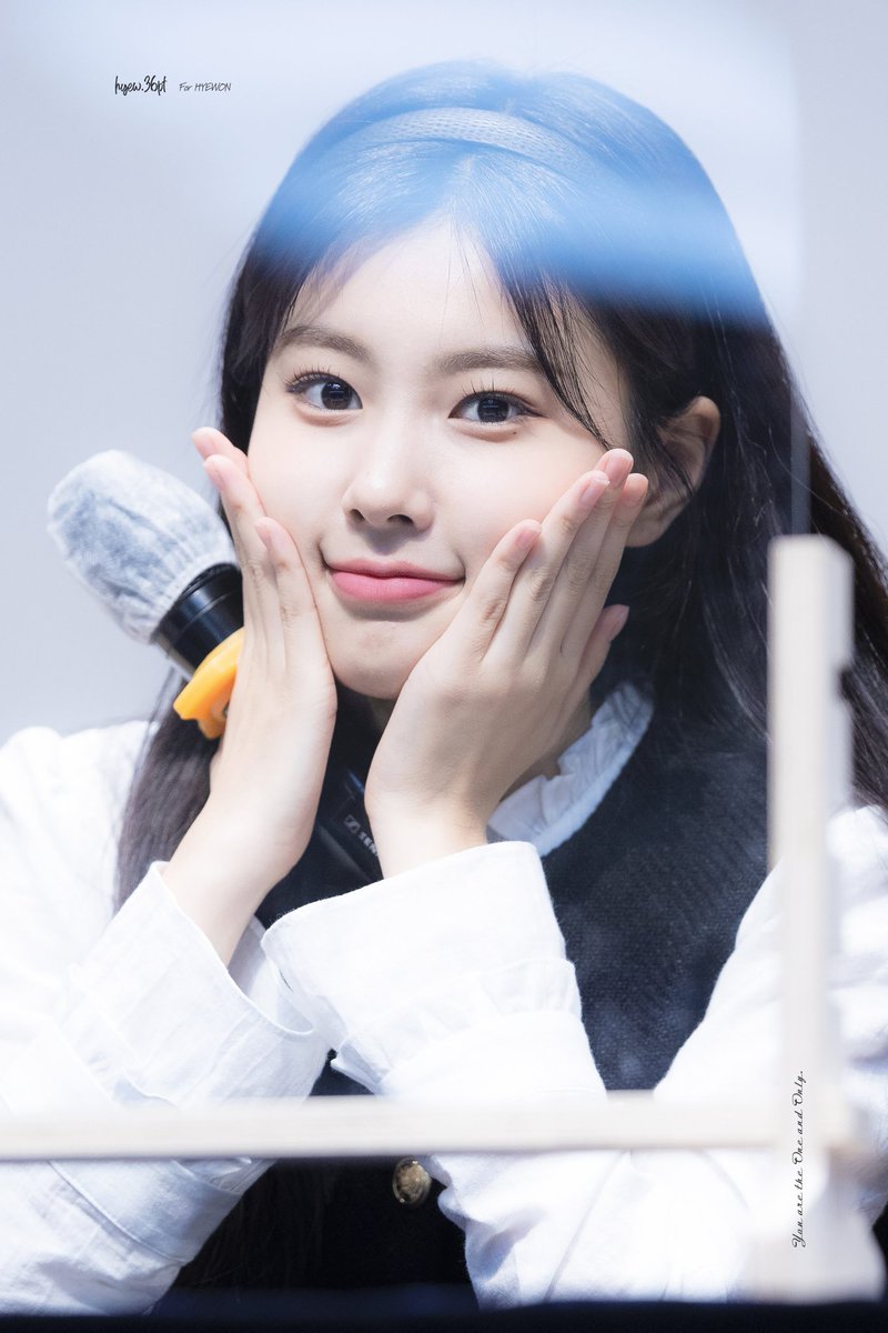 ofHyeci's tweet photo. Happy fri-yay, hyectuals! Do you miss me? 🥺❤ https://t.co/fklLZzQYe2