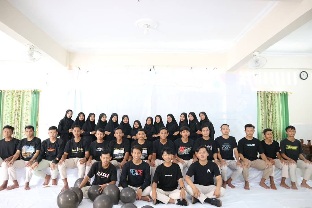 Icarf1's tweet photo. Menjalani hidup untuk mendapat penilaian baik manusia pasti melelahkan, Semua disulap agar mengkilap, Meski sebetulnya banyak yang berkarat.

Intinya  BE YOURSELF. Jadilah dirimu sendiri, karena itu lebih menyenangkan🌵

#mtkedungbanteng https://t.co/orn4cHdInc
