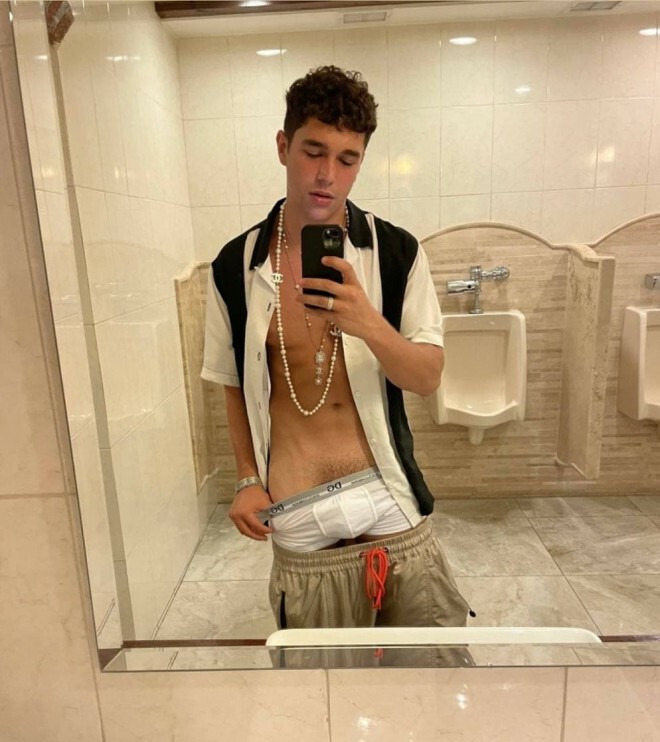 joseph_aster's tweet photo. @AustinMahone or @justinbieber ??? I'm not that into the #BieberWave #QuestionOfTheDay #IDOLS https://t.co/upyQqYqI9P
