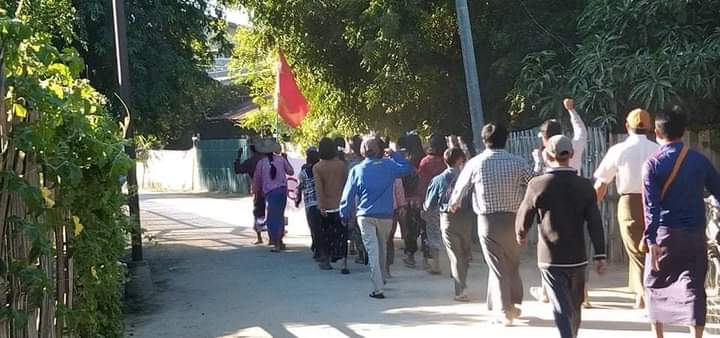 Early Morning Strike marched to root out the dictatorship by the residents from a village of ShweBo.

#RejectMurderousJunta #Nov19Coup
#WhatsHappeningInMyanmar