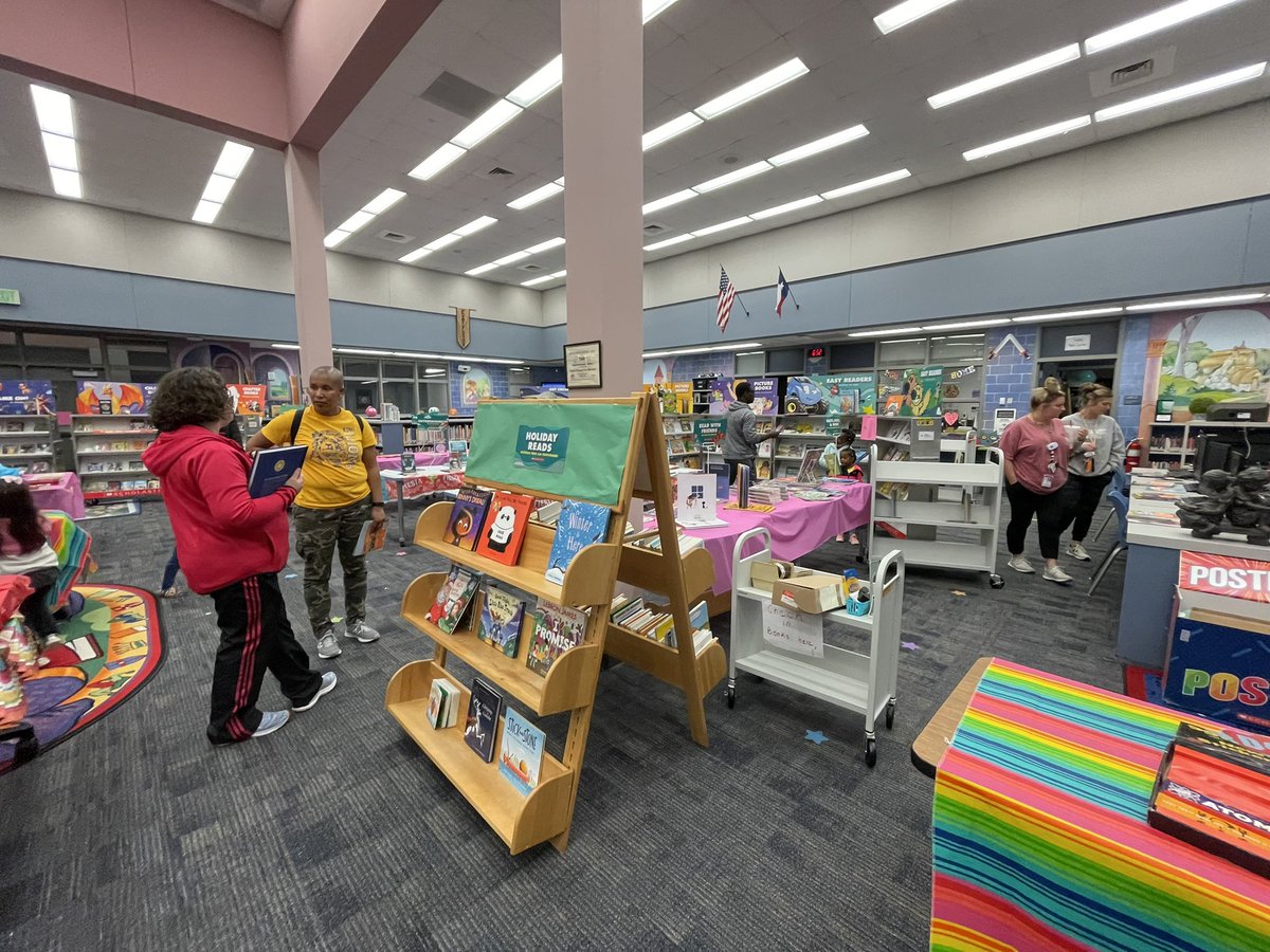 pewithcoachv's tweet photo. Family fun night was amazing! @CoachWhitmanRKE @Trod_RKE  @RKELionLibrary @RKELions https://t.co/owxy1ifNi8