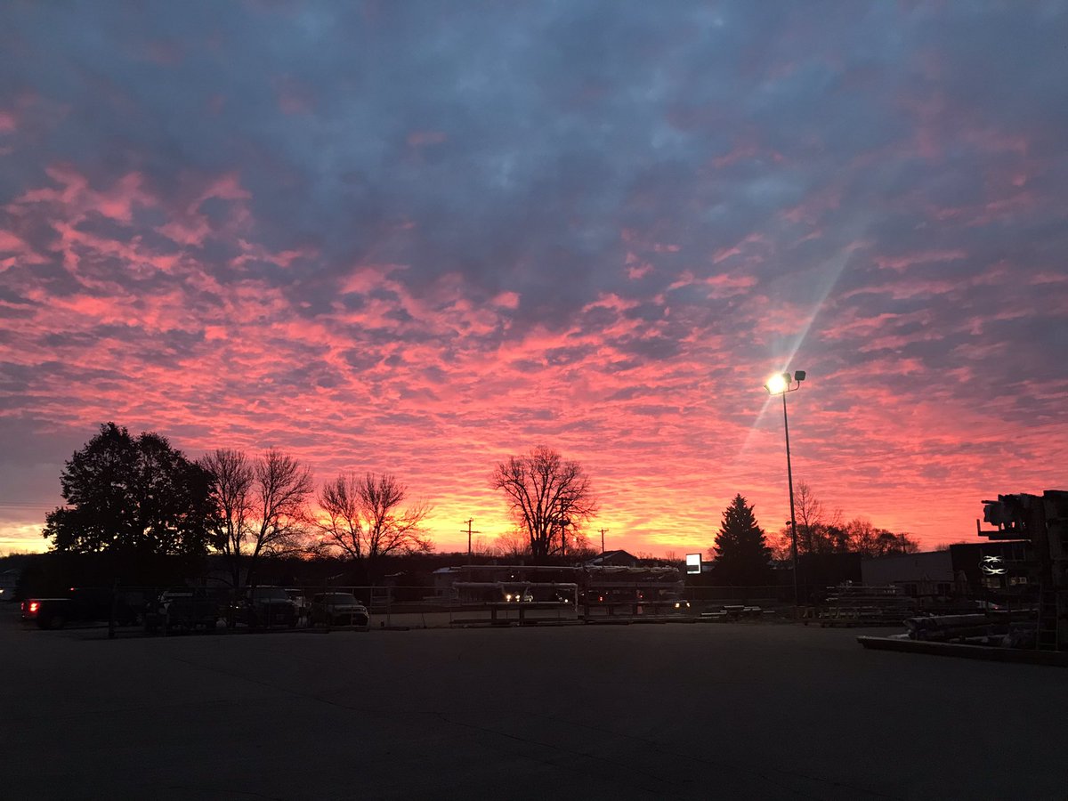 Forgot about this photo. Took this photo of the sunrise in Hudson, WI on Tuesday (11/6/21). #weatherchannel #weathernation #weatherphoto #mnwx #wiwx #fox9 #kstp #stormchaser #stormspotter #sunrise #weather #wisconsin #Minnesota #nature #sky #hudsonwi #hudson #wi https://t.co/RzFj80EdbF