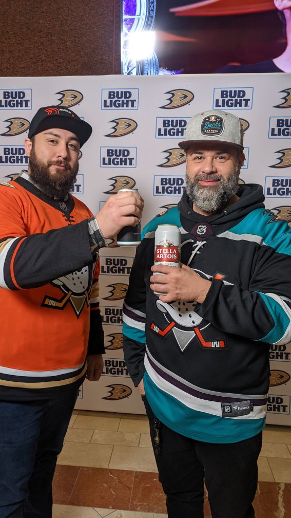Cerved2's tweet photo. Cheers to Getzlaf's 1000th point! #Getzlaf1000 #BudLight #FlyTogether @consep666 https://t.co/hVoqx4w132