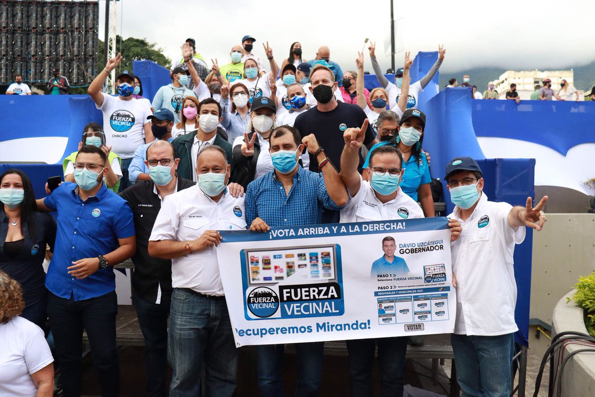 DHELMEYER's tweet photo. 🇻🇪A tan solo 3 días de las elecciones, hoy #18Nov fue nuestro cierre de campaña, donde la alegría, la esperanza y la felicidad fueron las emociones que nuestros vecinos reflejaban. 

¡Vecino, desde el concejo municipal seré la fuerza de tu voz!

VOTA, ARRIBA Y A LA DERECHA.⚪️⚫️🔵 https://t.co/r9D5cCbJE0
