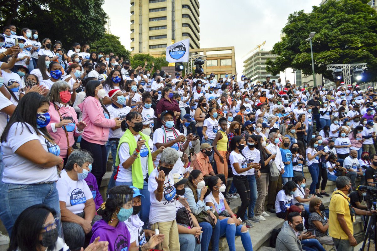 DHELMEYER's tweet photo. 🇻🇪A tan solo 3 días de las elecciones, hoy #18Nov fue nuestro cierre de campaña, donde la alegría, la esperanza y la felicidad fueron las emociones que nuestros vecinos reflejaban. 

¡Vecino, desde el concejo municipal seré la fuerza de tu voz!

VOTA, ARRIBA Y A LA DERECHA.⚪️⚫️🔵 https://t.co/r9D5cCbJE0