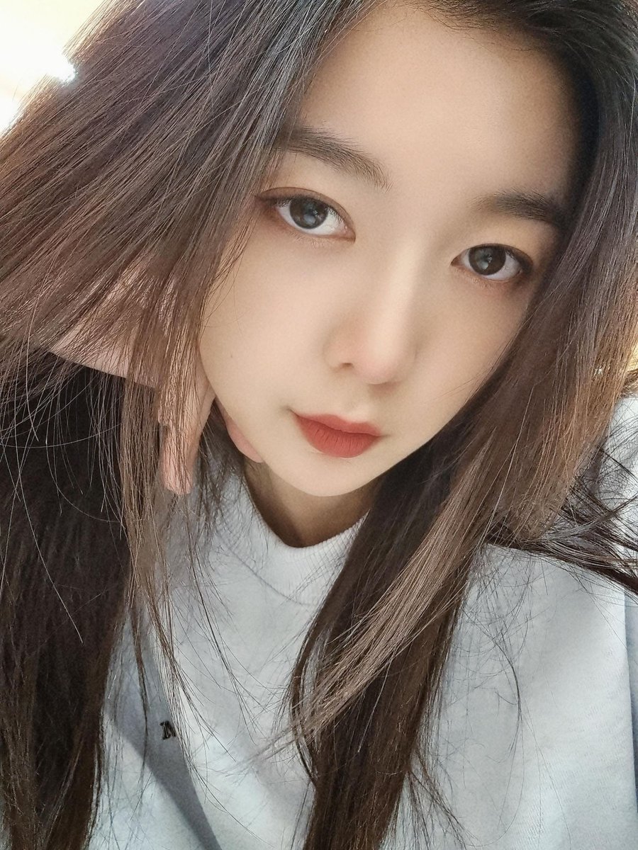 girlgroupspics's tweet photo. dreamcatcher ; dami https://t.co/7hRx20UrHP