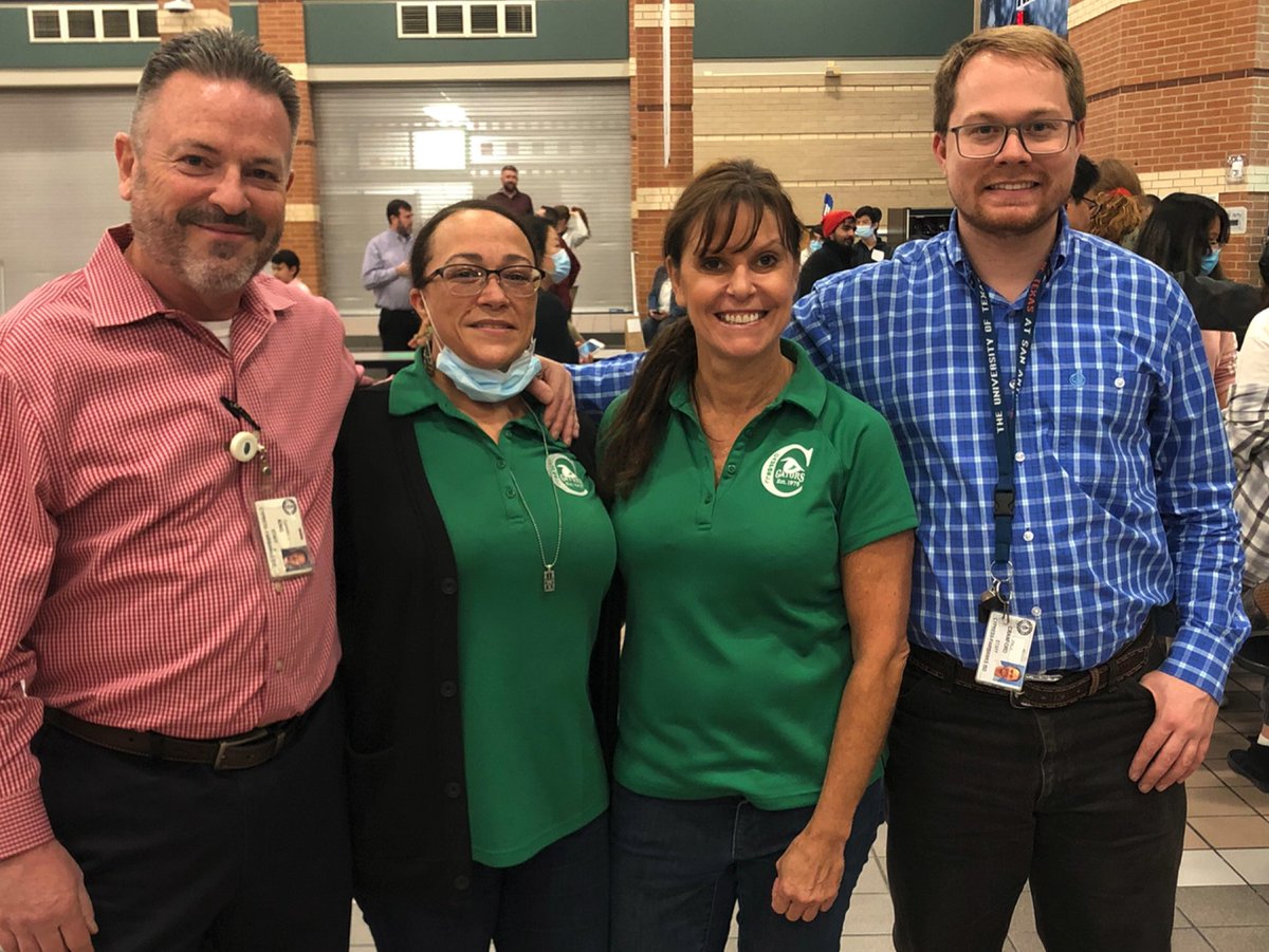 angie_yurch's tweet photo. Though they are exhausted, these teachers made time to encourage and give our @CampbellGators Horizonโs students an opportunity to shine!๐#HorizonsShowcase @CyRidgeRams @RashadBolt @stephpillers https://t.co/NoU7AfNSLc