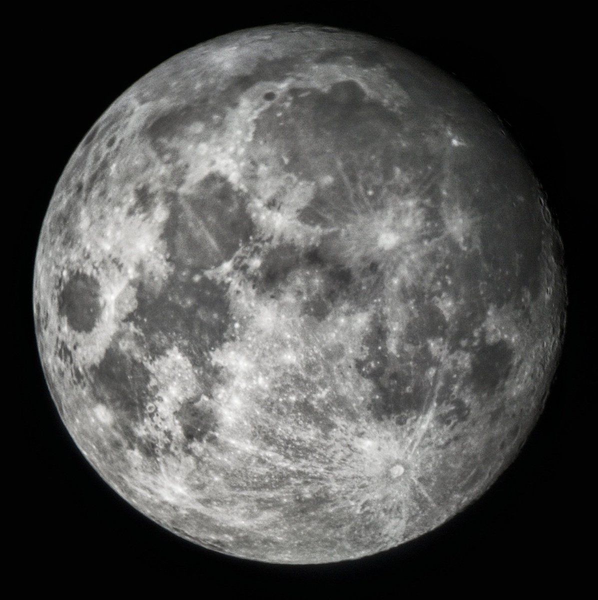 odeleongt's tweet photo. @sonate_bleu Con el Alcatel, pero montado en un telescopio. A ver si está despejado a la hora del eclipse. https://t.co/TxobIzHlkH