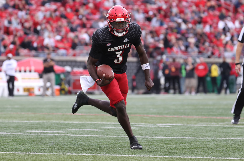ESPNInsights's tweet photo. Malik Cunningham is the 2nd player in FBS history to have 300+ pass yards and 200+ rush yards in a game.

He joins Marques Tuiasosopo, who did so in 1999 against Stanford. https://t.co/fhz3BEVFNX